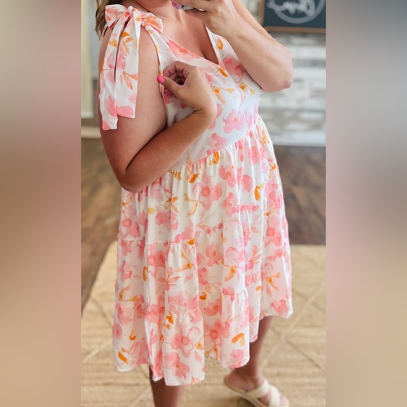 BNWT Floral Tiered Mini Dress - Picture 4 of 17